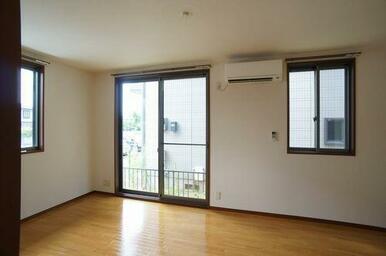 １４．４帖のＬＤＫは、採光・換気に大活躍の窓が多い印象です☆