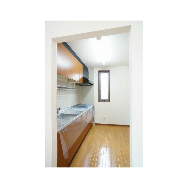 ＬＤＫから、キッチンを撮影してみました☆洗い物などが丸見えになってしまう場合もあるので、キッチン位…