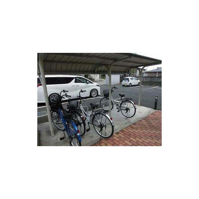 屋根付き駐輪場です。
