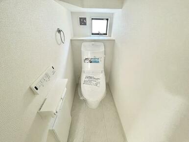 いつでも清潔に保て、お掃除もしやすい節水型トイレ。全棟、２階にもトイレを完備。