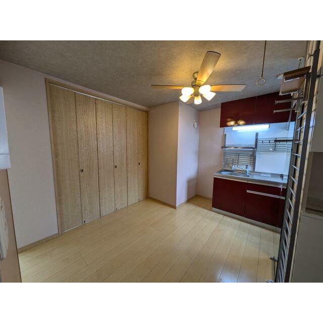 可動式の仕切りでリビングをお部屋とDKに分ける事が出来ます。