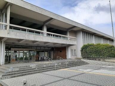 富山県立図書館