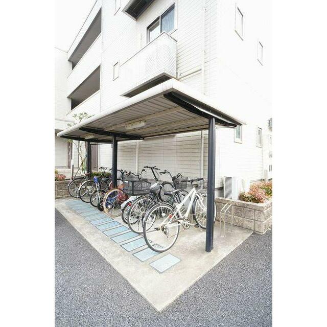 敷地内にご入居者様専用の屋根付き駐輪場もご用意しております♪