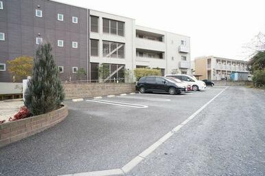 敷地内駐車場もございます。空き状況については株式会社守屋住宅　大宮西口駅前店までお問い合わせ下さい！