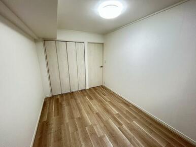 「洋室約5.5畳」約5.5畳です