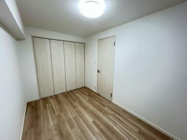 「洋室約4.9畳」約4.9畳です