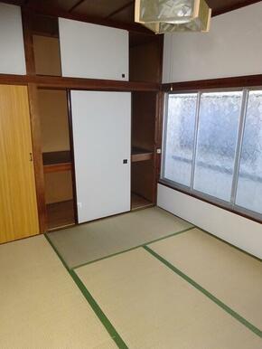 ほかの部屋の写真を使用しております。