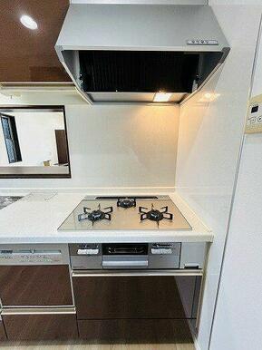 「レンジフード交換済み、コンロクリーニング済みです