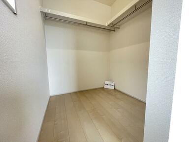 お洋服好きならコーディネートに悩むのも楽しみのひとつ（7号棟）