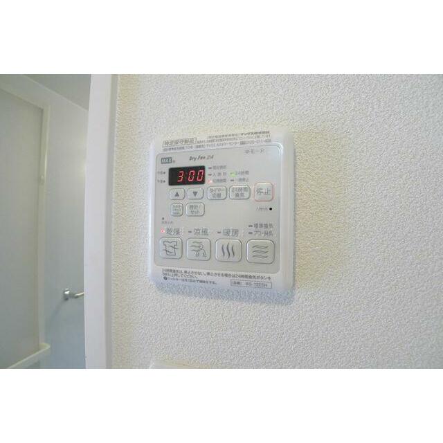 浴室乾燥機操作パネル。暖房、涼風、乾燥、換気、タイマー等便利な機能が付いてます。