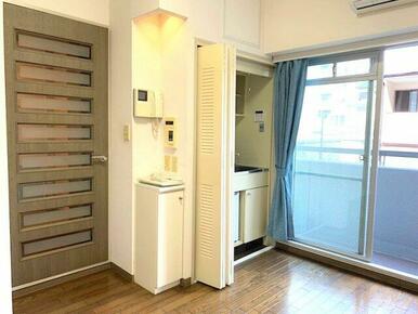 リビングからキッチンを眺めた景色です