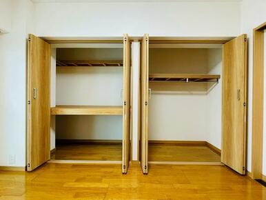 南西側洋室約6帖　収納