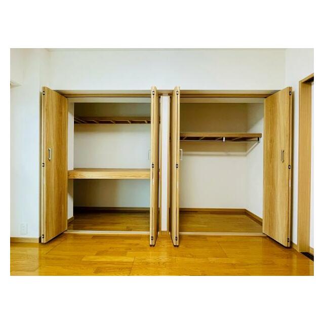 南西側洋室約6帖　収納