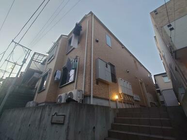 アメリカンリバティー東中野　中野区上高田１　大江戸線中央線東中野駅　落合駅　中井駅　築浅賃貸アパート