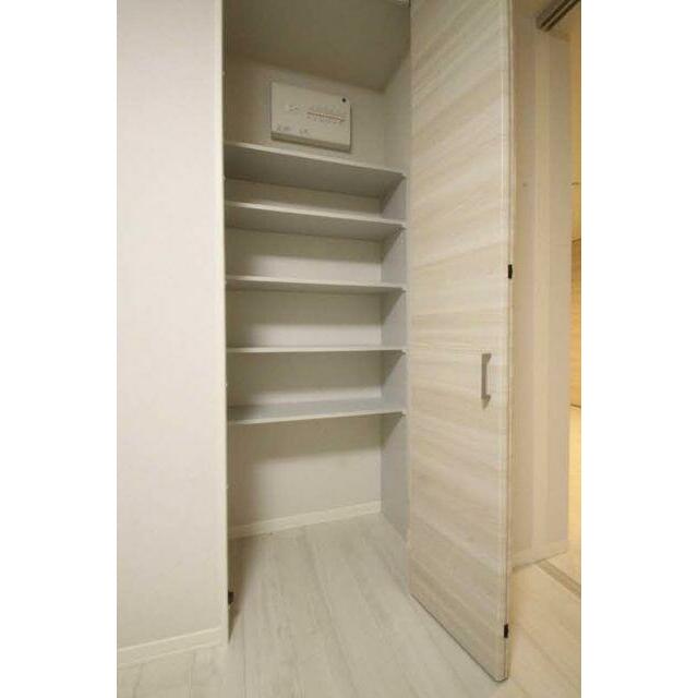 【収納】可動棚ですので、高さに合わせてご調整ください。