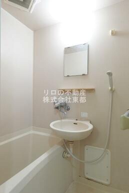 洗面ボウルと一体型のバスルームです♪