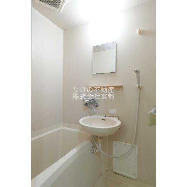 洗面ボウルと一体型のバスルームです♪