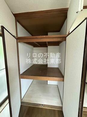奥行のある収納付です！増えがちな荷物をスッキリ収納できます！