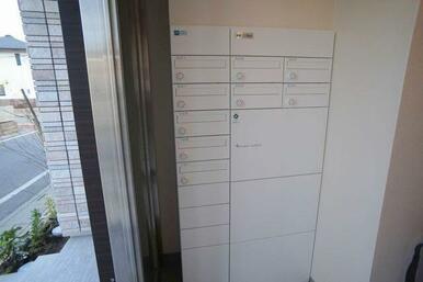 不在時でも宅配荷物を受取れる『宅配ＢＯＸ』付いてます