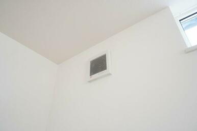 ペットトイレのにおい対策として、洋室に換気扇を増設！