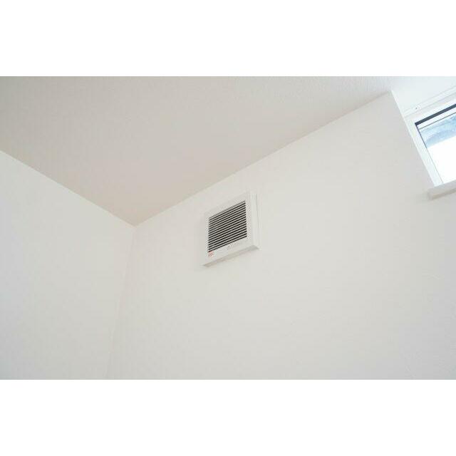 ペットトイレのにおい対策として、洋室に換気扇を増設！