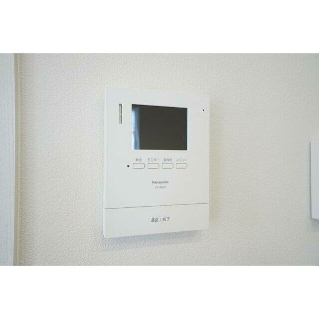 液晶モニター付きインターホンで来客を確認できます。