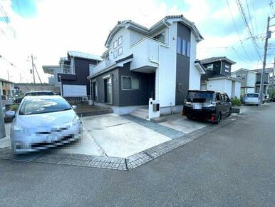 車が3台駐車可能です