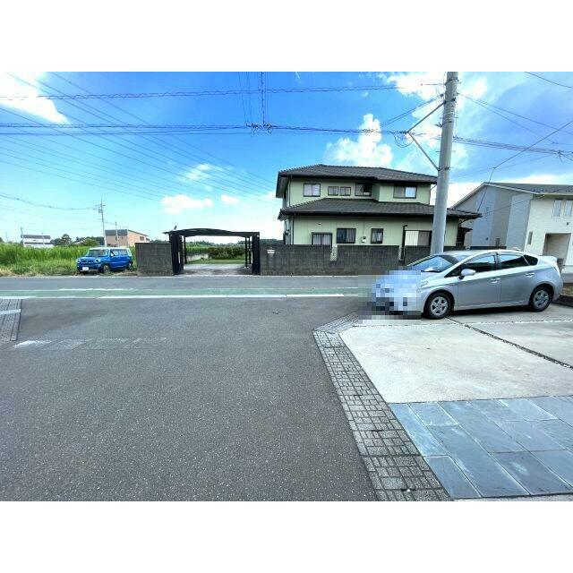 前面道路含む現地写真です