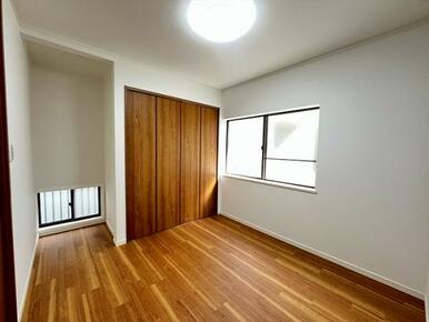 「2階北東洋室」全室フロアタイルを張替えを行いました。