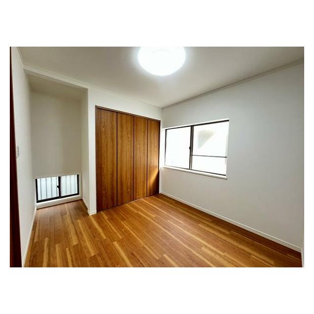 「2階北東洋室」全室フロアタイルを張替えを行いました。