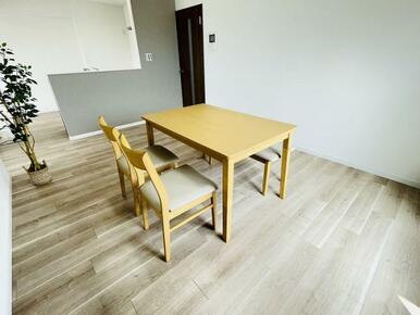 ダイニングスペース家具設置２