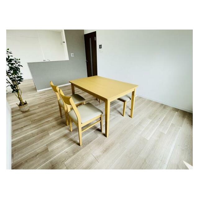 ダイニングスペース家具設置２