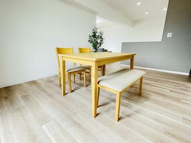 ダイニングスペース家具設置１