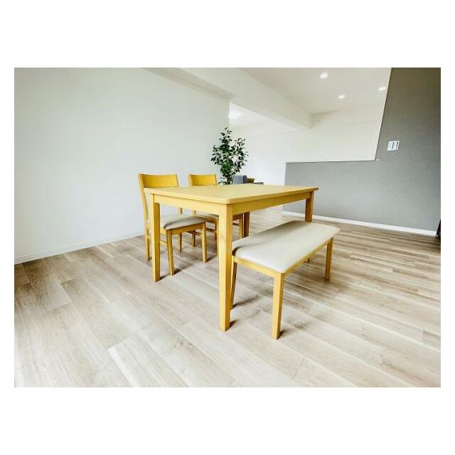 ダイニングスペース家具設置１