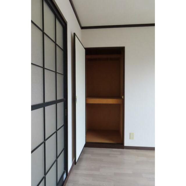 南西側洋室　物入