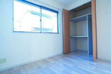 ■北側洋室■北側の洋室は独立したお部屋になっております！主寝室としてお使いいただけます！