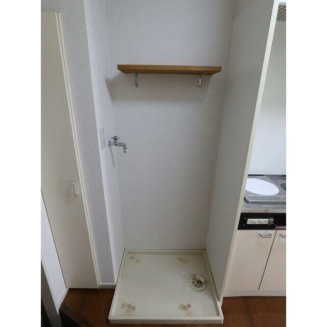 洗剤などが置ける棚があります♪