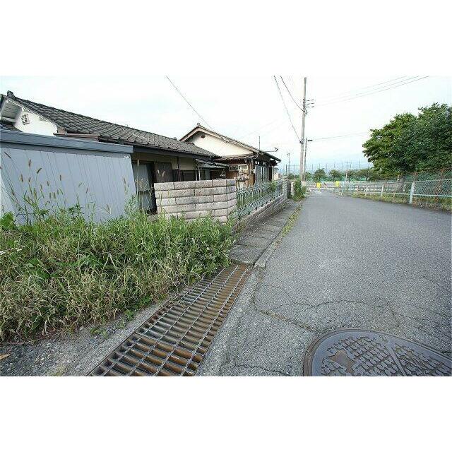 前面道路含む現地写真です