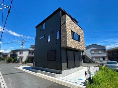 セカンドカーにも便利な駐車3台！2024.8撮影