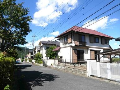 ●西道路６ｍです。道遠方に見えるのは日和田山です。