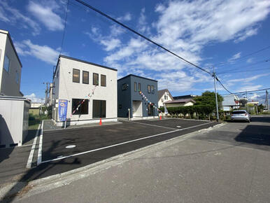 1号棟（左）、2号棟（右）