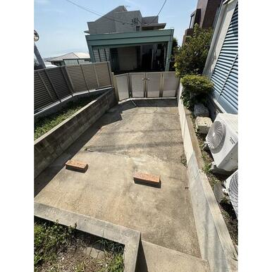 門扉があり安心感がある駐車スペース