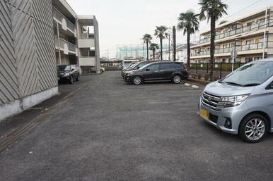 敷地外ですが近隣に駐車場あります！空き確認してください。