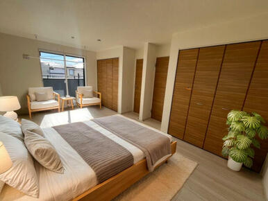 【主寝室】2つの部屋にアレンジできるフレキシブルルーム