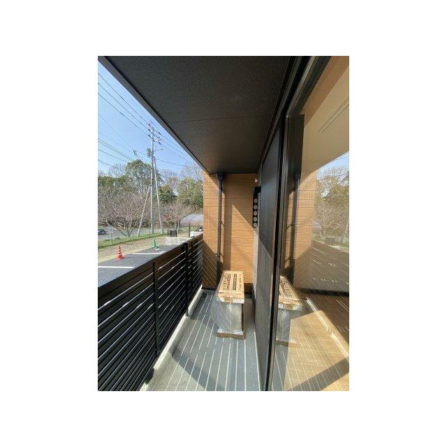 暖かな日差しのふりそそぐバルコニー