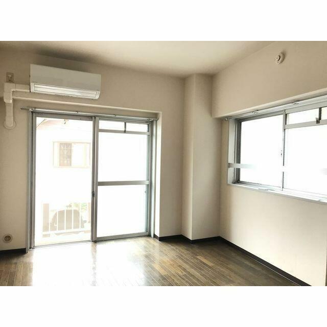 南西角部屋につき陽当り良好