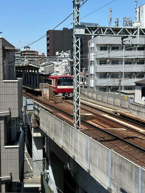 マンションから戸部駅がすぐ見えます。