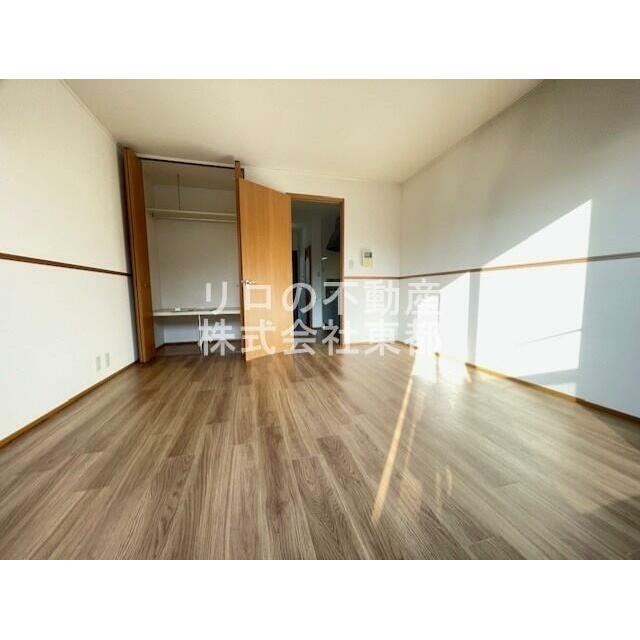 室内は落ち着いた温もりを感じるフローリングです☆