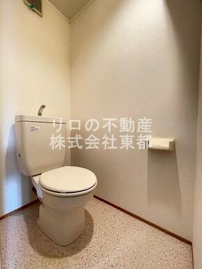 白基調で清潔感のあるトイレです♪