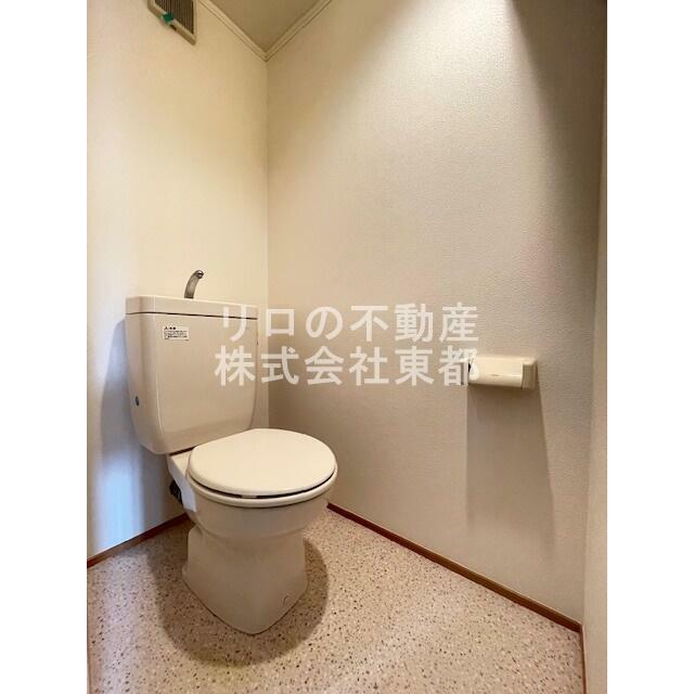 白基調で清潔感のあるトイレです♪